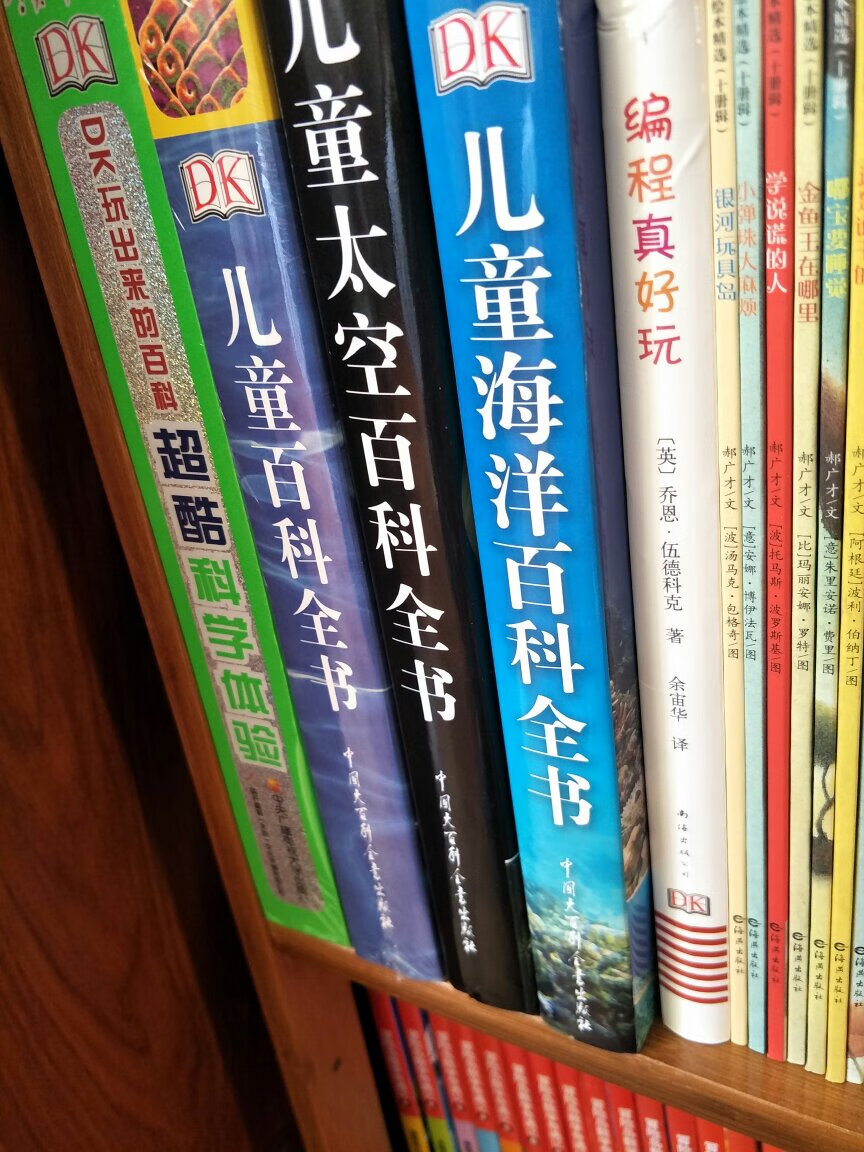 买了许多了书，特价买的，价格很优惠，已经习惯购买了，呵呵。