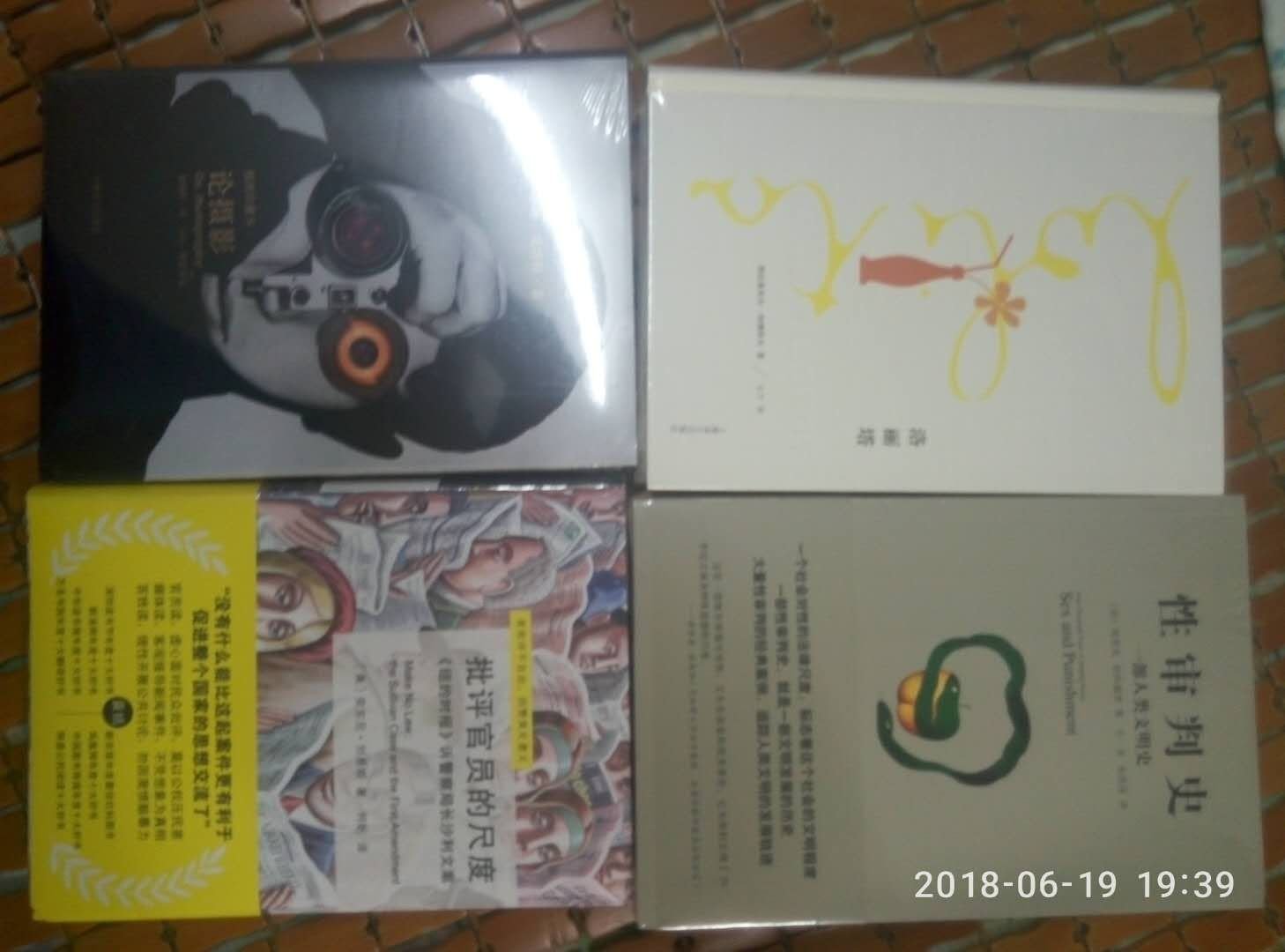 的正版书平时价格就很低，再赶上活动简直就是地板价了！图书节拔草，超值！