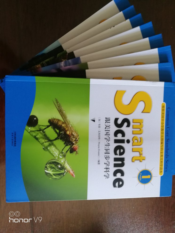 三套书全部到手，这套书彩色印刷，更好的让孩子了解自然科学方面的现象