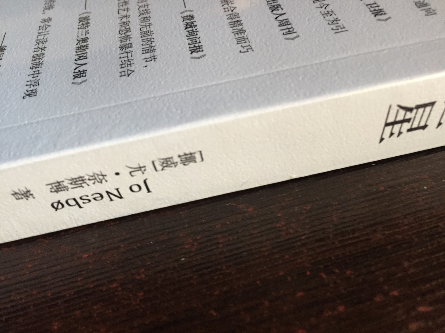 摇滚作者。买了一套慢慢看呗。纸价上涨书也贵了。满减加优惠券勉强消费得起