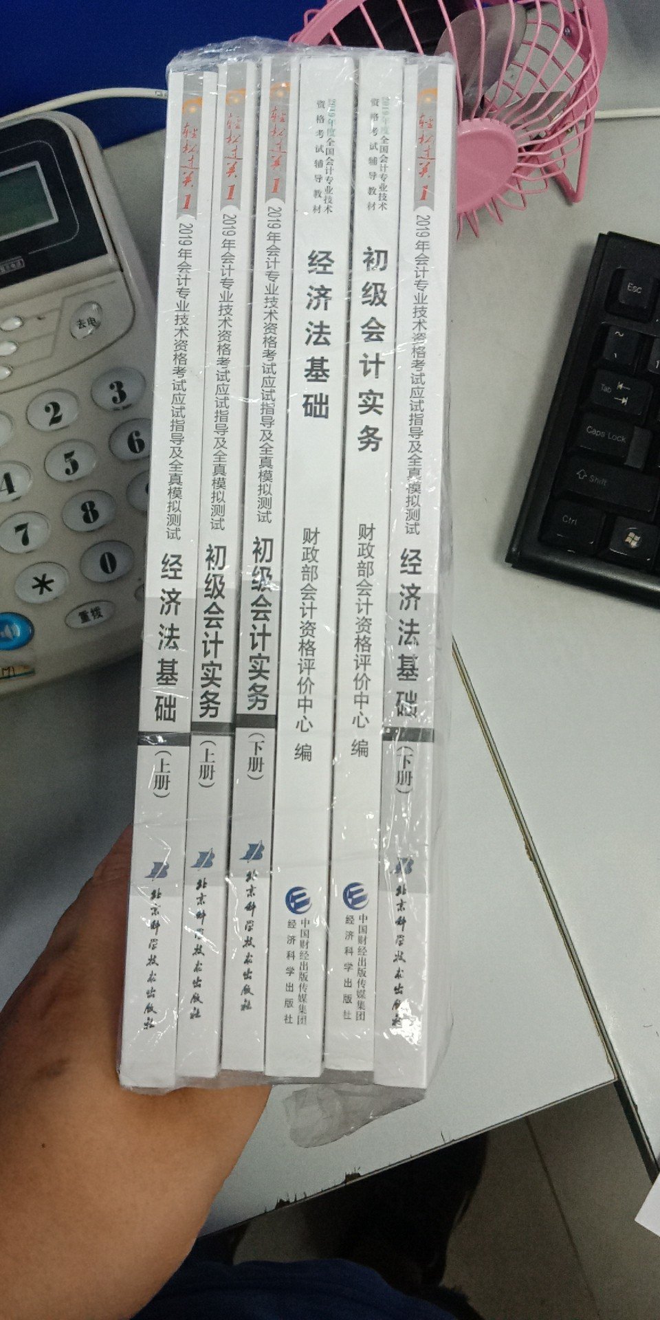 实物不符购买的是全套8册只收到6本书