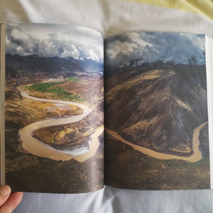 入藏八线一书非常详细的介绍了八条路线，领略到不一样的西藏，值得收藏…
