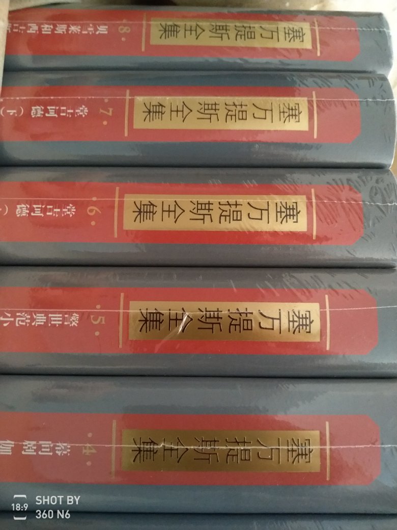 书还不错，就是价格太贵，一本书近一百元，不得不说这价格实在是有点虚高了，活动买的也不便宜，2白，5是，6。给后继的朋友做个参考。