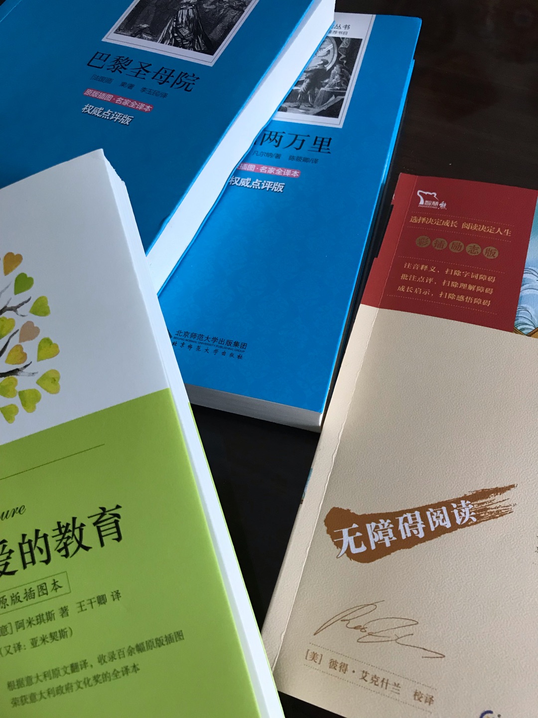 “六.一”儿童节就要到了，又在买了几本书作为节日礼物送给孙辈，希望他们喜欢。