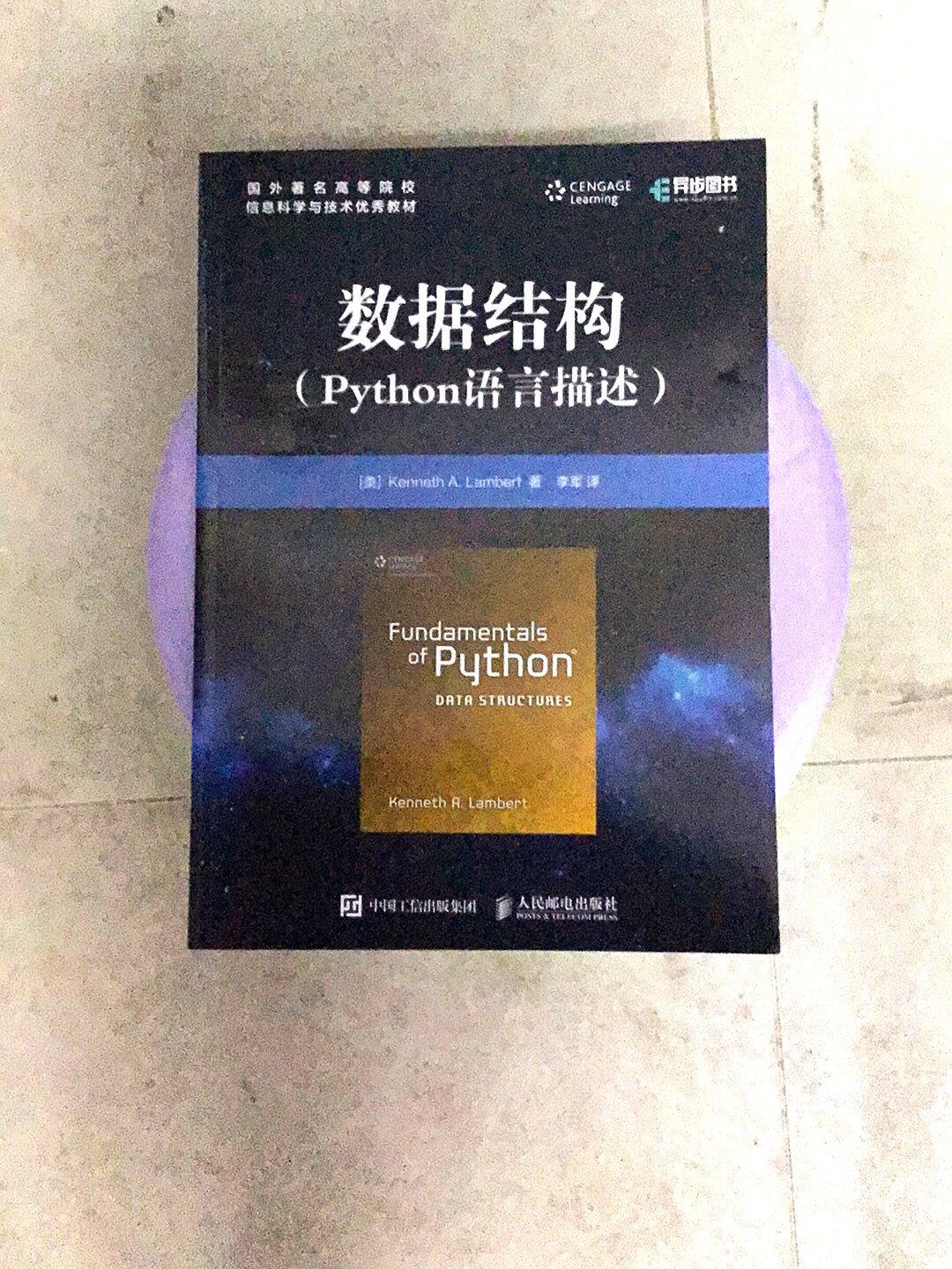 这本书不仅适合高等院校计算机专业师生阅读，也适合对Python感兴趣的读者和程序员阅读。
