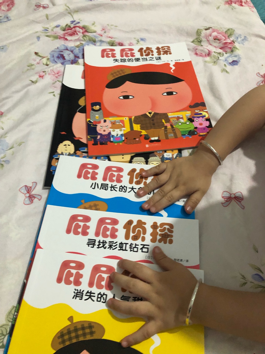 孩子本来就喜欢这种侦探型的动画片可以自己各种找找找，到货啦，爱不释手～