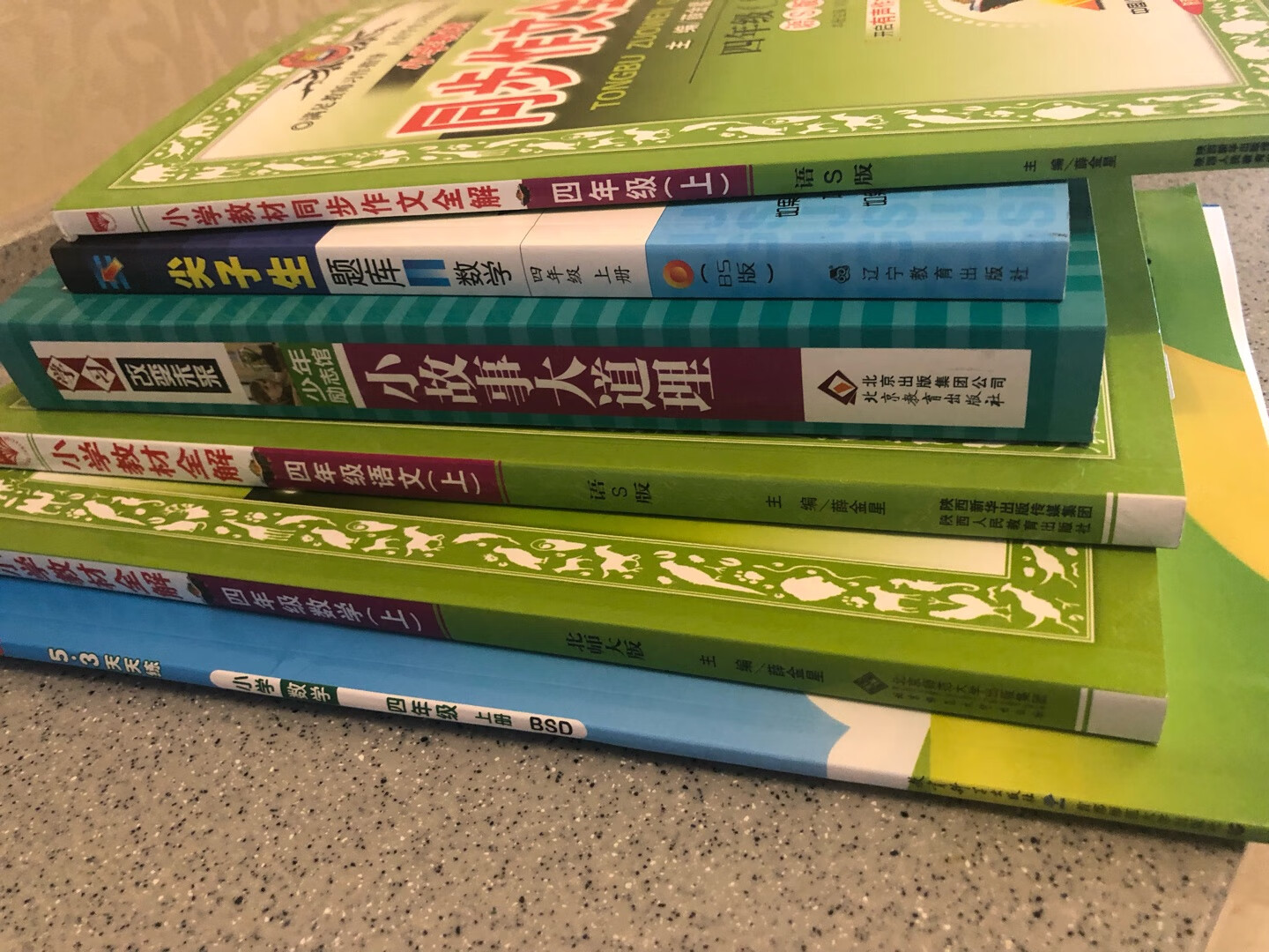 与相识已有五年之久，只要自营有的物件便不愿再去他处购买。理由有三：首先品质有保障，买着放心。再则服务好，售后贴心。还有就是速度足够快～这些年评价得豆浪费了不少，不是不知道评价有回报，而是大多时候都想着体验过后再来给予中肯建议…慢慢的发现好物真的让人放心，此后便不需要等着用后感受，若真有需要提示其他购买者的，我会放在开头做下提醒～