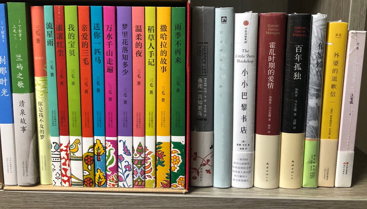 世界读书日入手一批新书，质量很好，就用来放在家，平时用Kindle比较多一点。