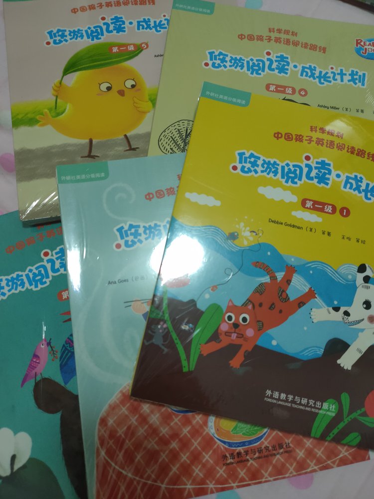 买给小孩英语启蒙的，期待小朋友喜欢阅读。