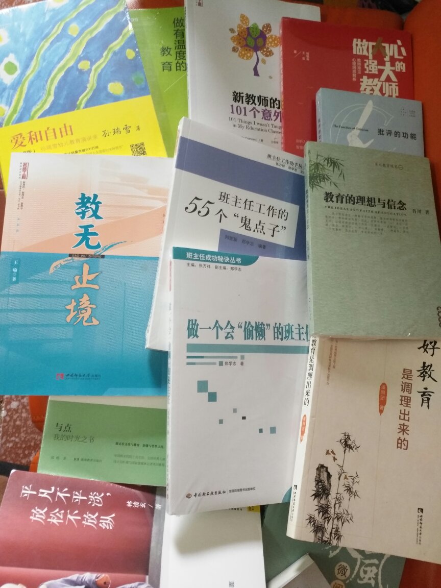 一次买了好几本，都很不错噢，有本书有一些瑕疵，客服之前有打电话告知，非常好！