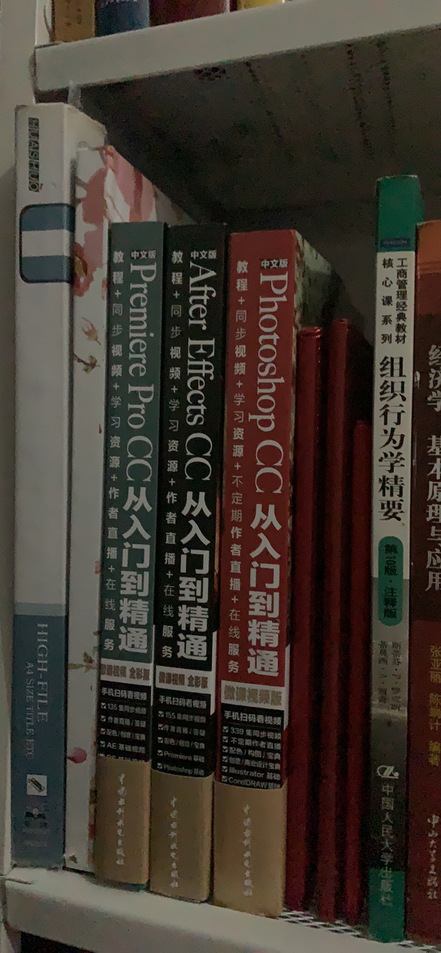 对ps感兴趣很久了，自学效果进度都很慢，买本更实用的书来看看，很详细