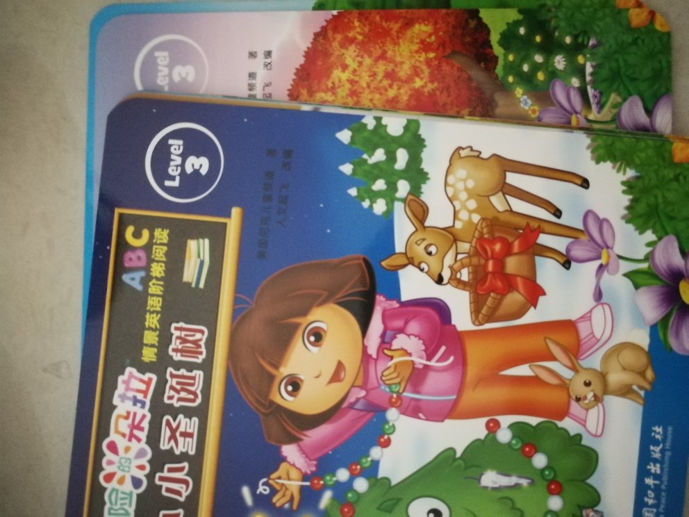 书很不错哦。小朋友很喜欢朵拉动画片，所以买了书本，还能顺便学点英语。