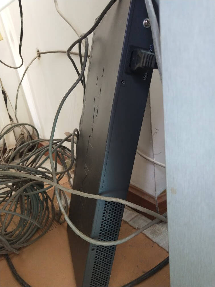 TP-LINK24口全千兆交换机非网管T系列机架式企业级交换器监控网络网线分线器分流器TL-SG1024T