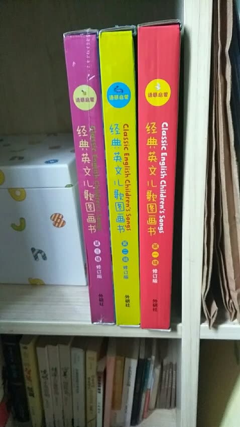 这是一个默认好评模板，说明我对产品的认可一手莲灯，一个心愿，一柄萤扇，一丝心凉，一壶美酒，一滴泪水。轻迈脚步，游走人群，牵着孤独，看海棠花瘦。　　花灯里的清冷，昙花一现的美，欢声笑语，早已变泪空流。湖面上的小舟，烟花凋零的哀，富丽堂皇，一切只是伪装。　　香腮胜雪只是为了遮掩痛苦泪水，鬓影华衣但是为了隐藏累累伤痕，冰花芙蓉玉剔透，霓裳羽衣舞曼柔。孤独的人是否会在岁月里独自消瘦？　　孔明灯的光，是否永久闪耀，月亮的柔光，是否永久清冷？