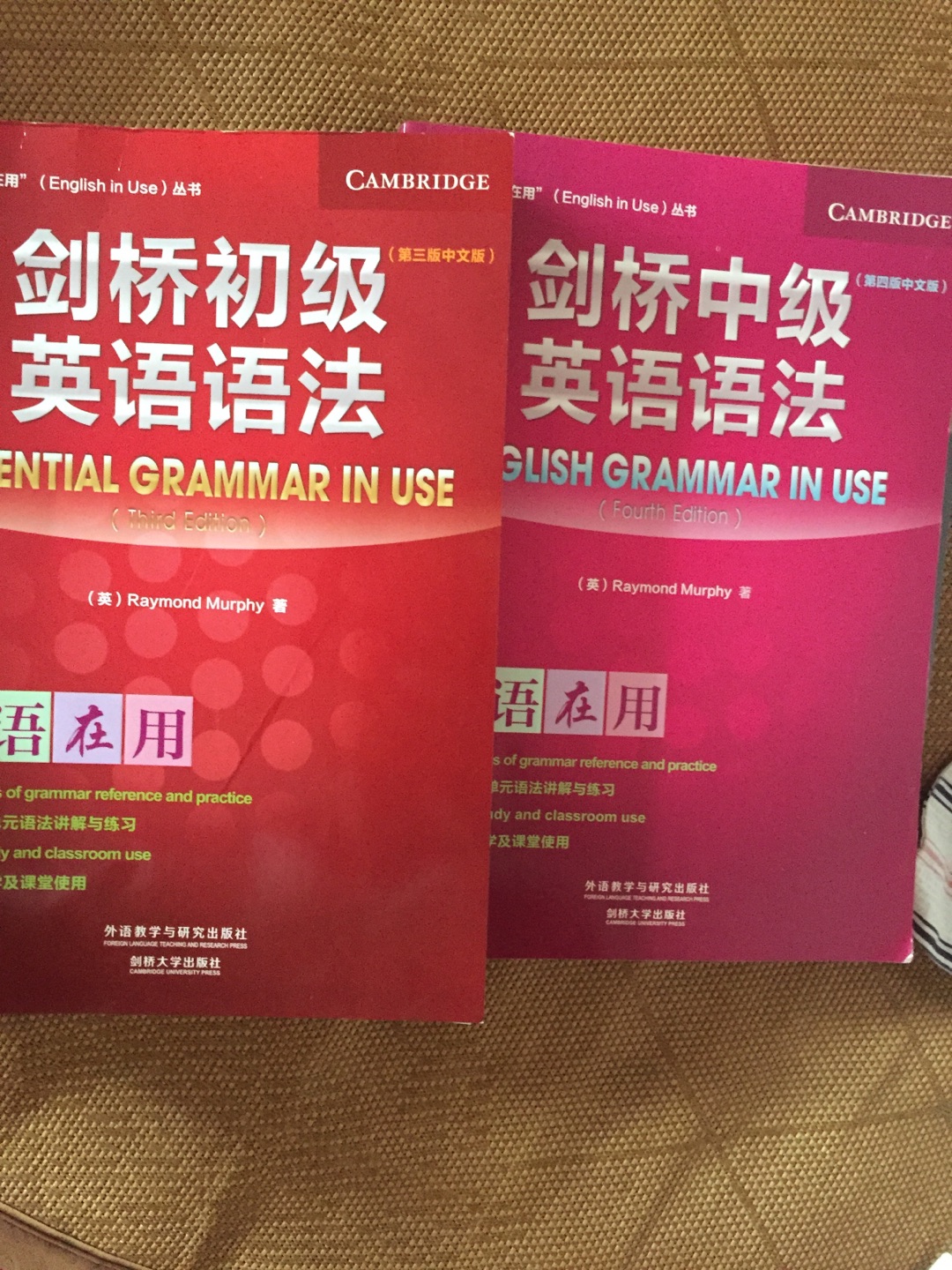 这样的工具书可以备一下，然后，慢慢的看，初级和中级都买了，一直能看到初中高中吧