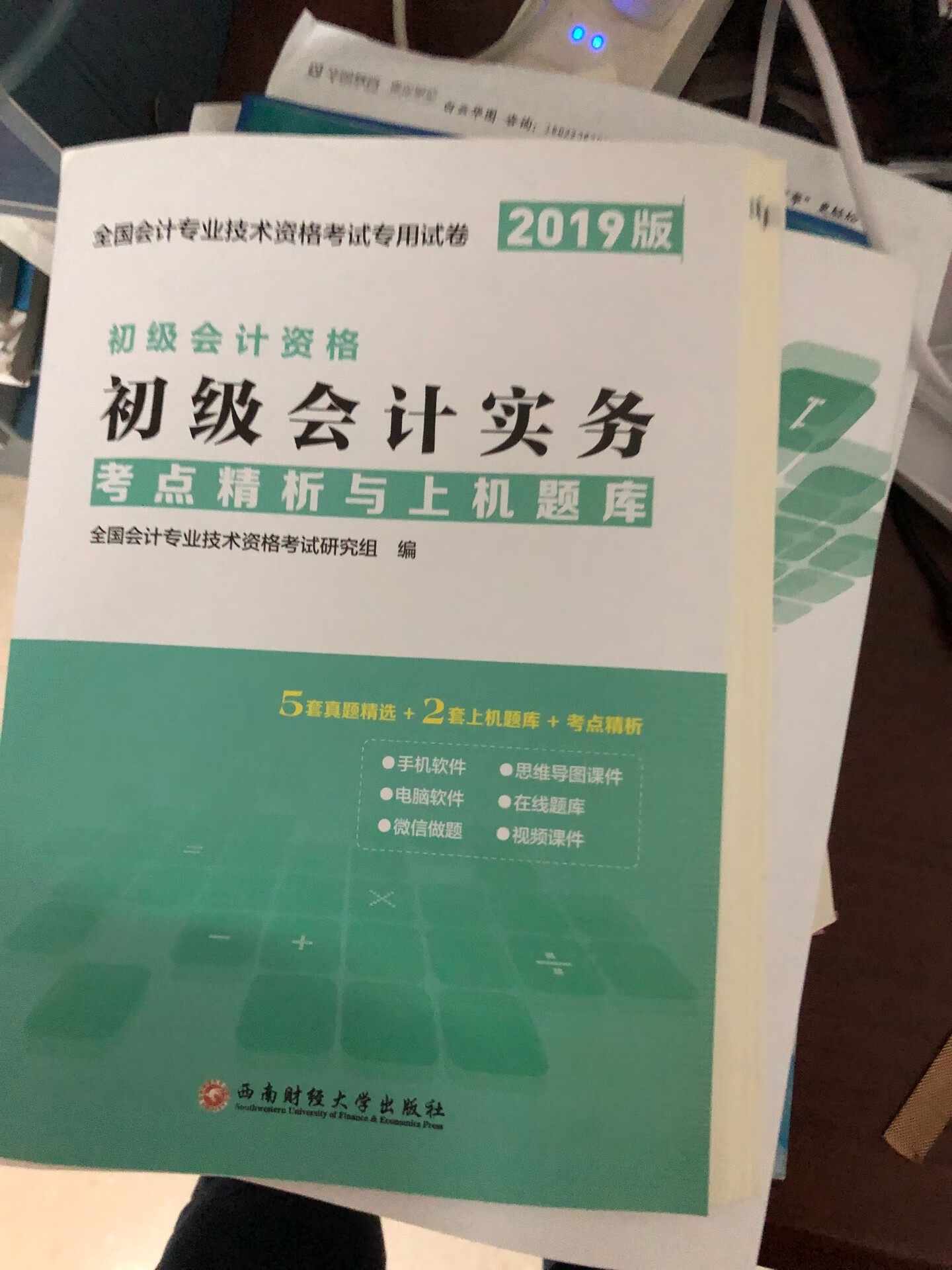 我为什么喜欢在买东西，因为今天买明天就可以送到。我为什么每个商品的评价都一样，因为在买的东西太多太多了，导致积累了很多未评价的订单，所以我统一用段话作为评价内容。购物这么久，有买到很好的产品，也有买到比较坑的产品，如果我用这段话来评价，说明这款产品没问题，至少85分以上，而比较不好的产品，我绝对不会偷懒到复制粘贴评价，我绝对会用心的差评，这样其他消费者在购买的时候会作为参考，会影响该商品销量，而商家也会因此改进商品质量。