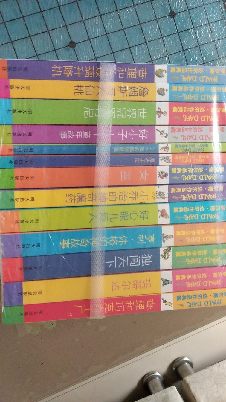 200-100的优惠加上200-16的券，这套书拿下来不到一张毛爷爷，非常值得。包装好，物流快，超赞?买书，还是得