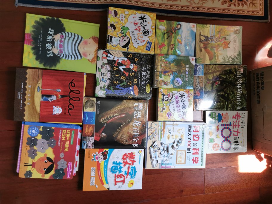 活动买的，非常给力，当做六一儿童节礼物和生日礼物了，尤其是恐龙的书太喜欢看了，感觉孩子好幸福啊，这么多新书。