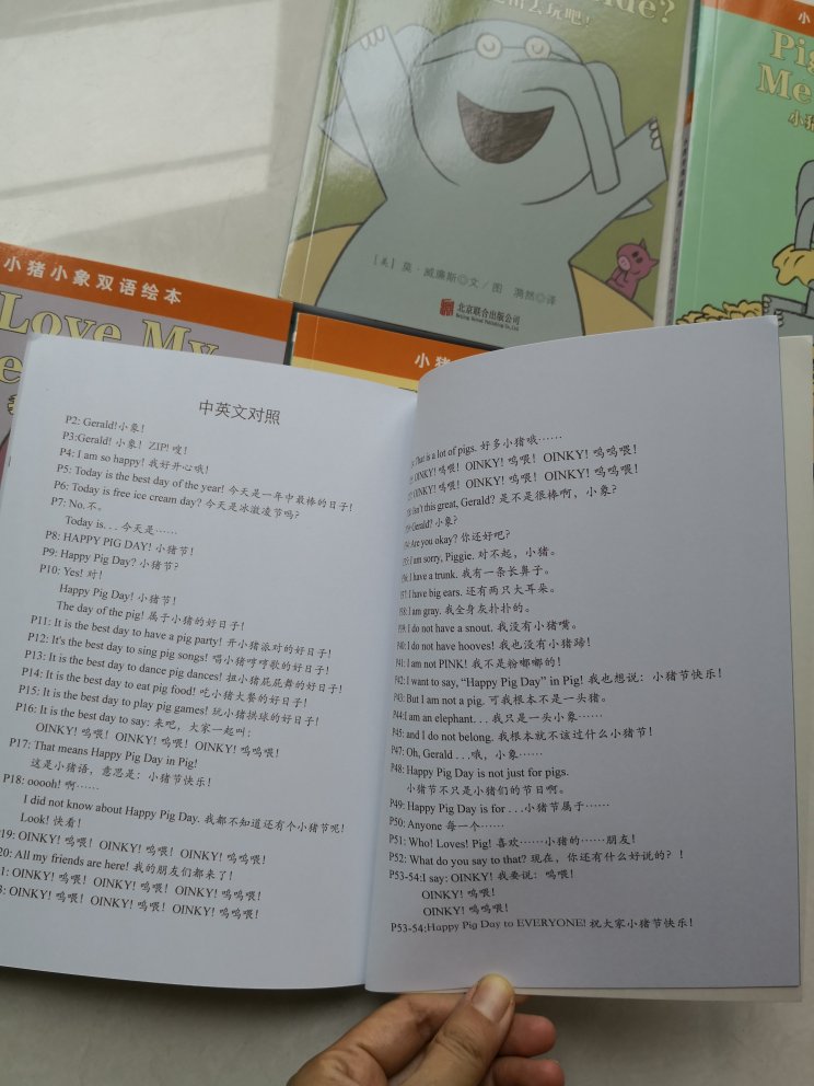 书不错，纸张光滑印刷清楚，就是宝宝不懂英语，只能用中文讲了