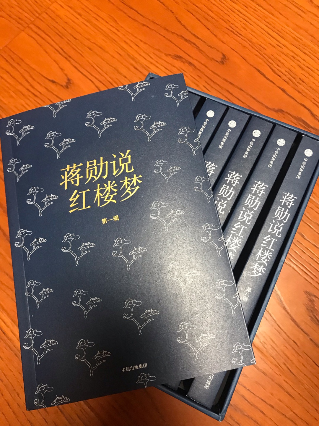 61活动，蹲了几次，300多买了这么一堆书，爽爆，书单自己挑的，还不错。