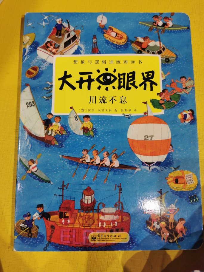 送货很快，铁杆粉丝，每年都在这里买很多东西。送给侄女的生日礼物，本来有些纠结是买大块还是小块的，大块家里有很多了，最后决定还是买小块的，后来发现小块也可以玩了，三岁宝宝手指已经可以安装小块积木好无障碍了，玩起来很开心，家长帮忙看图纸指导一下就可以，不过现在这个年龄阶段就是需要家长陪玩的，每天都要拿出来玩一会过家家游戏，积木质量很好，和家里其他乐高可以拼出更多的场景，玩的内容更丰富了。