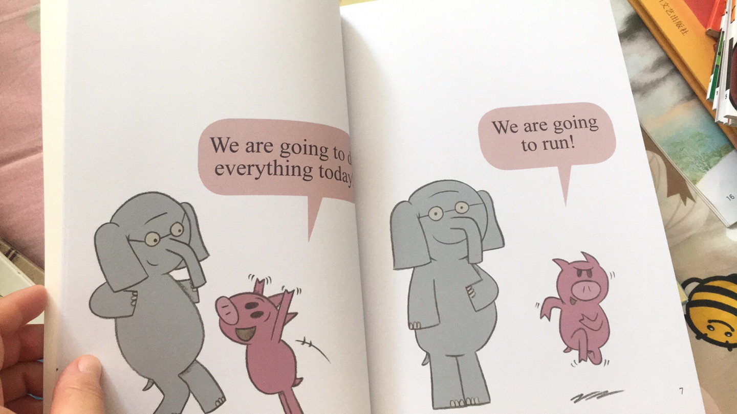喜欢小猪小象的英文在图画中，中文在最后几页，内容也比较简单，很适合做英语启蒙。