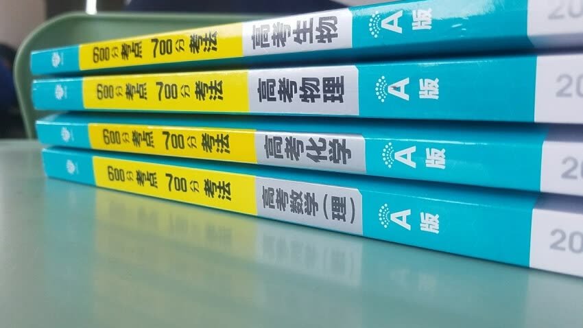 非常好，物理老师推荐的，我们学校开的竞赛辅导班，全部要买书**太贵了，搞活动就买了，非常便宜，买了1500块的书，同学们纷纷剁手。这本书讲解得非常好，通俗易懂。