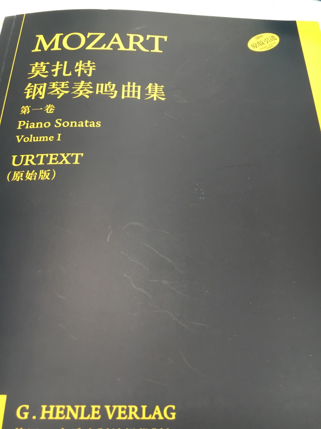 封面特别容易有刮痕，外包装是个袋子，收到书有折损