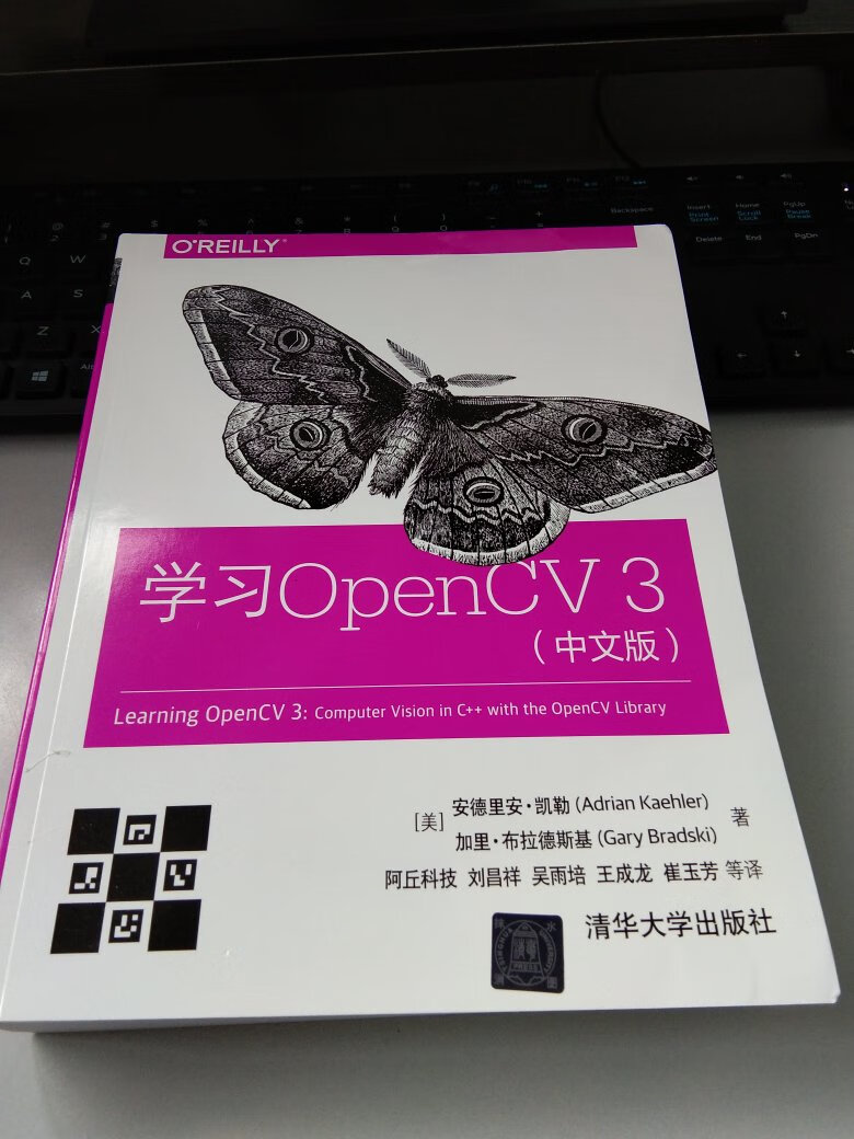 书本内容字迹清晰，是一本学习OpenCV的好书。