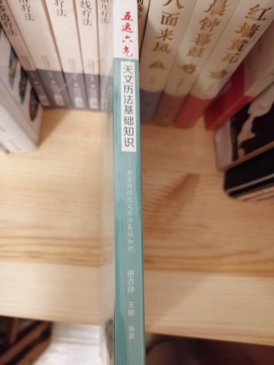 书籍的装帧设计，用纸都很讲究，排版清晰，非常好的，这次618活动买的价格非常划算，买这么多，真是辛苦了快递小哥，