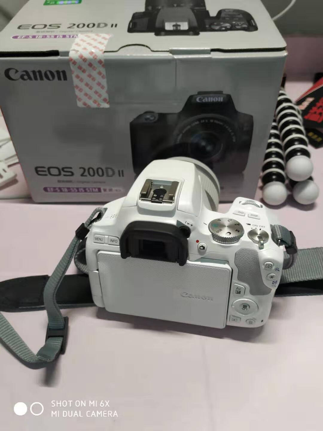 【佳能专卖店】佳能(Canon)EOS200D2/II二代单反相机入门vlog视频迷你单反18-55mmSTM白色16G定制礼包.