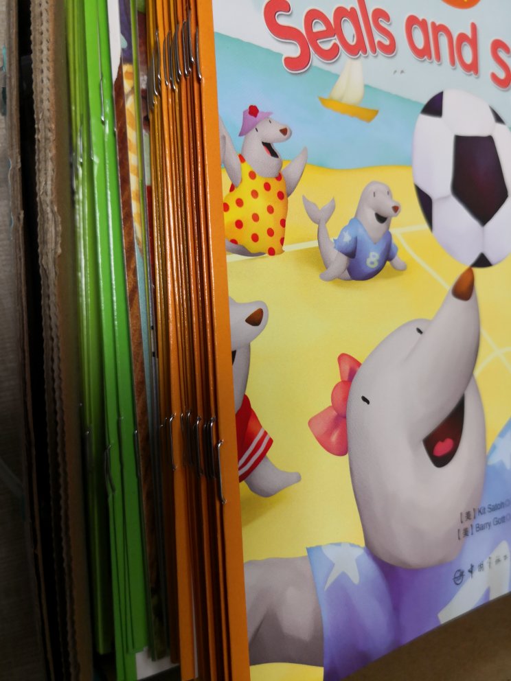 培生幼儿英语阅读街（全72册+2张光碟）--美国幼儿园语言启蒙教材，书质量可以，每本书都有二维码，可以用~扫码听