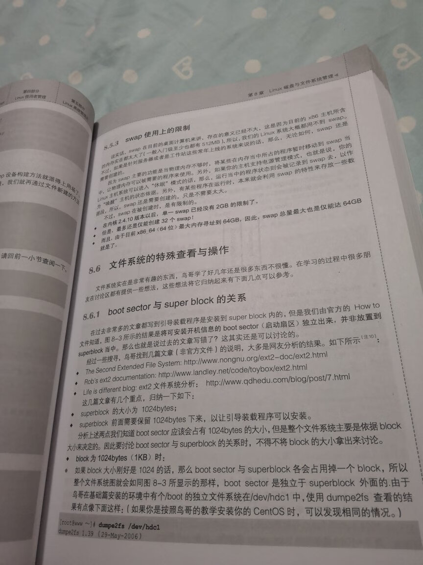 这本书怎么说了，刚毅厚重。鸟叔的语言风格很风趣幽默，行文不像一般教科书般死板，张弛有度，很有意思，内容讲解也很到位。但是我觉得这本书的bug就是有点越俎代庖，他明明是一本讲Linux系统的书，开头讲了好多计算机科学的东西，所以书很厚。所谓术业有专攻，学计算机去看计算机结构的书好了，干嘛还要费劲在这，只好跳过。建议配套视频比如兄弟连的，边学边看，效率比较高，因为书是真的有点啰嗦。处女座的我不能忍