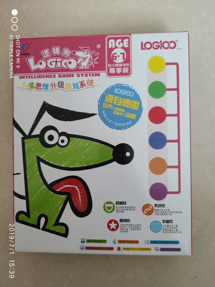 逻辑狗总算收到了，6.18买的，还不错，带的题卡很好，锻炼孩子的逻辑能力，学习和玩都兼顾了，买的有点超龄了，过两年玩正好！