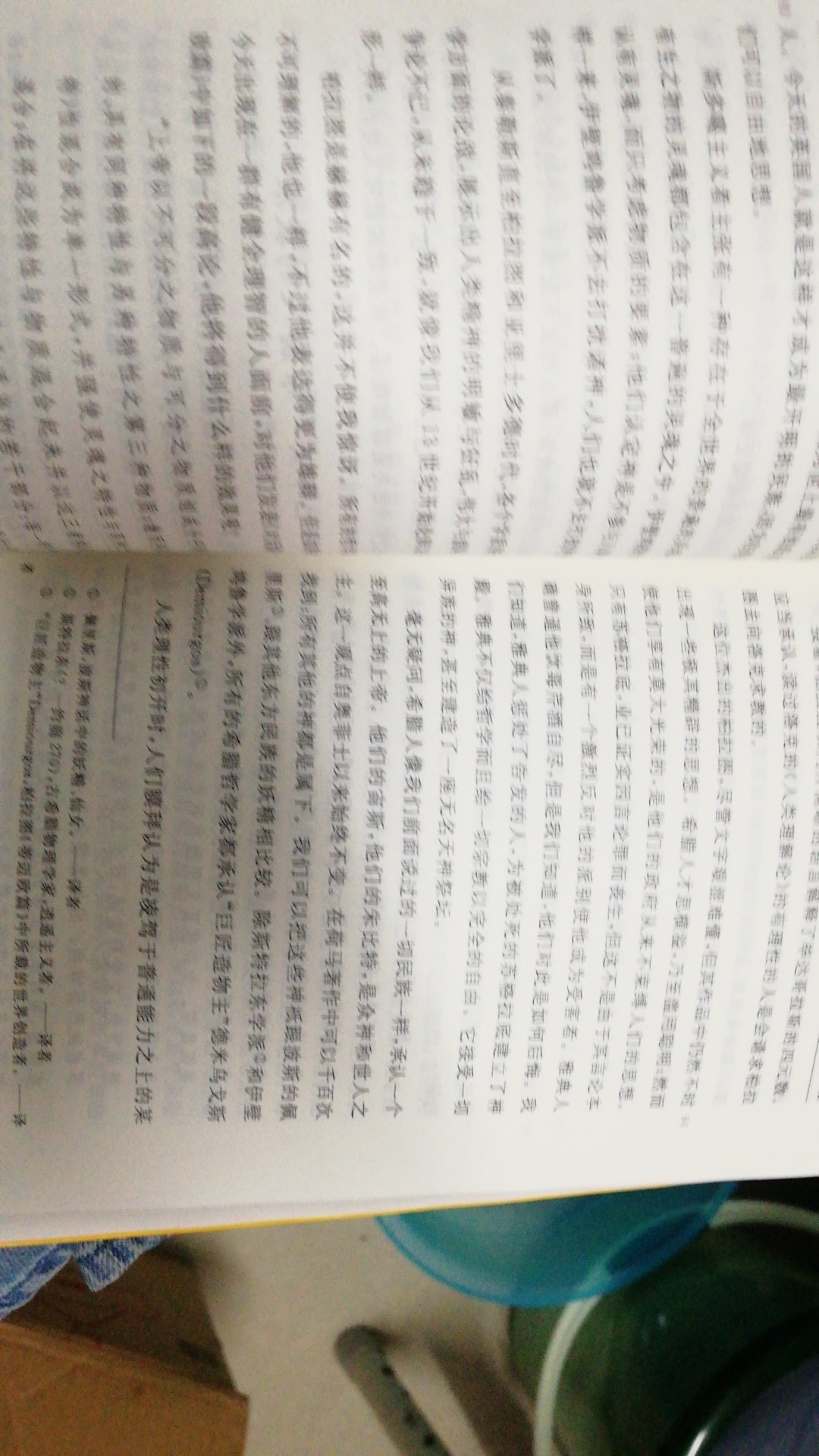 伏尔泰是一位法国伟大的思想家、哲学家，很有民主思想