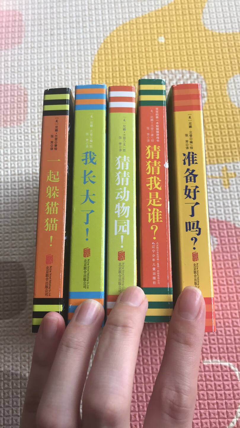 感觉画风诡异，反正我很害怕，但是不知道这么多人推荐给小孩，可能小宝宝就喜欢看这种画风。，。