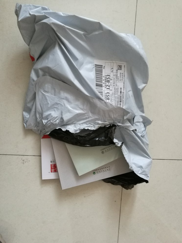 这次又是把书放进塑料袋就寄出来了，保护下书会死么！恼火！前几天刚以为有所改进了，这次又这样。真是越来越让人失望了！