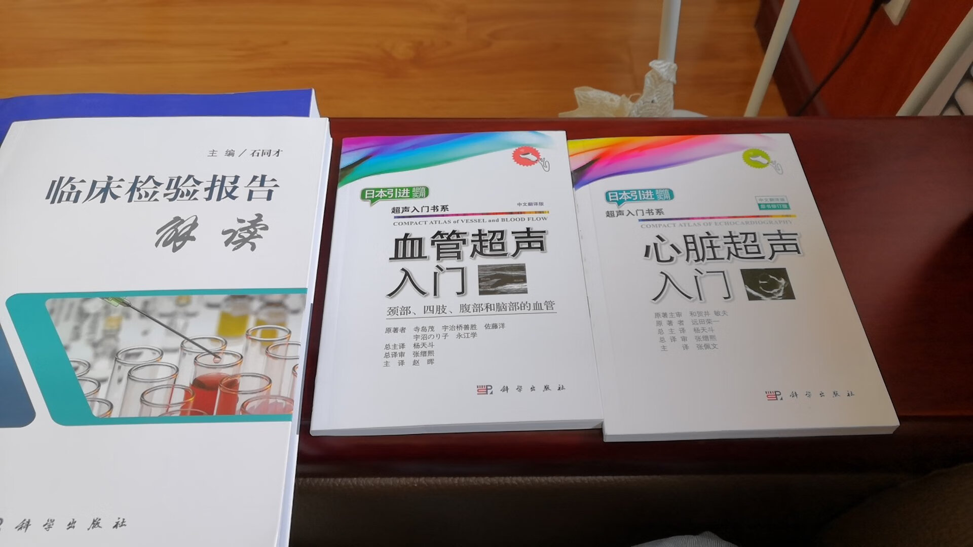 昨天下单今天上午就到了，快递速度超能！图书质量非常好，字迹清晰，图片清晰，铜版纸印刷，正版