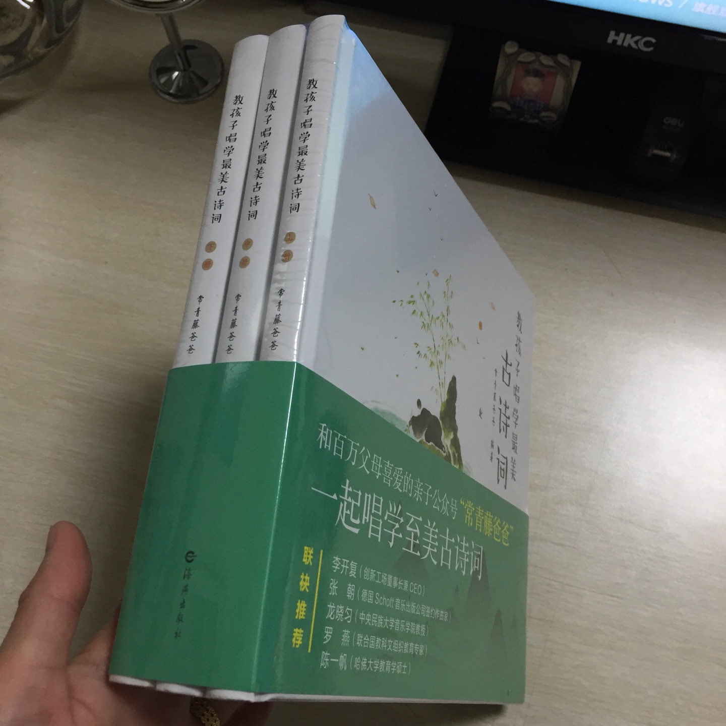 超级好超级棒超级给力！我买了五套，送给好朋友的女儿一套，祝贺她荣生姐姐啦！