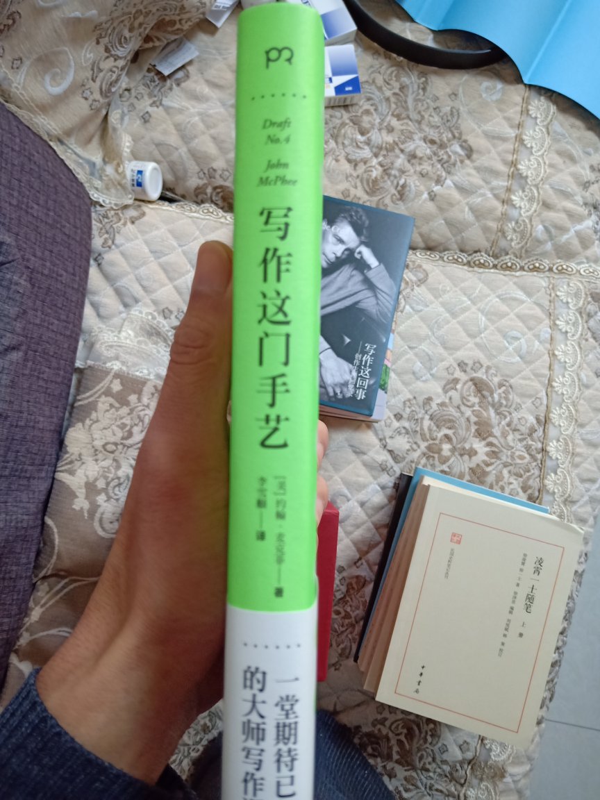 Joh**cphee将写作看成是存在于世的一种方式，这种理念影响了一代代的非虚构作家。