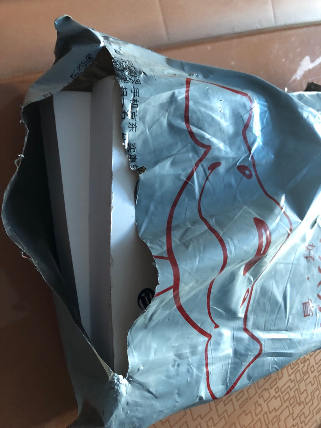包装已烂，书面有破损，这么厚的两本书，你给我用个这么薄的塑料袋装着，也是醉了
