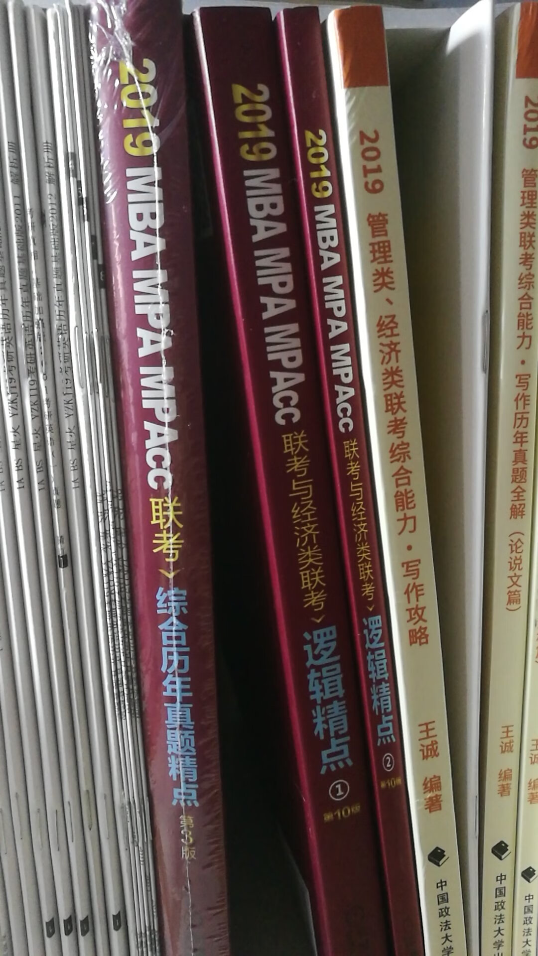 纸质还不错，凑各种优惠下来比实体店便宜多了，相信的品质，以后买书就来了