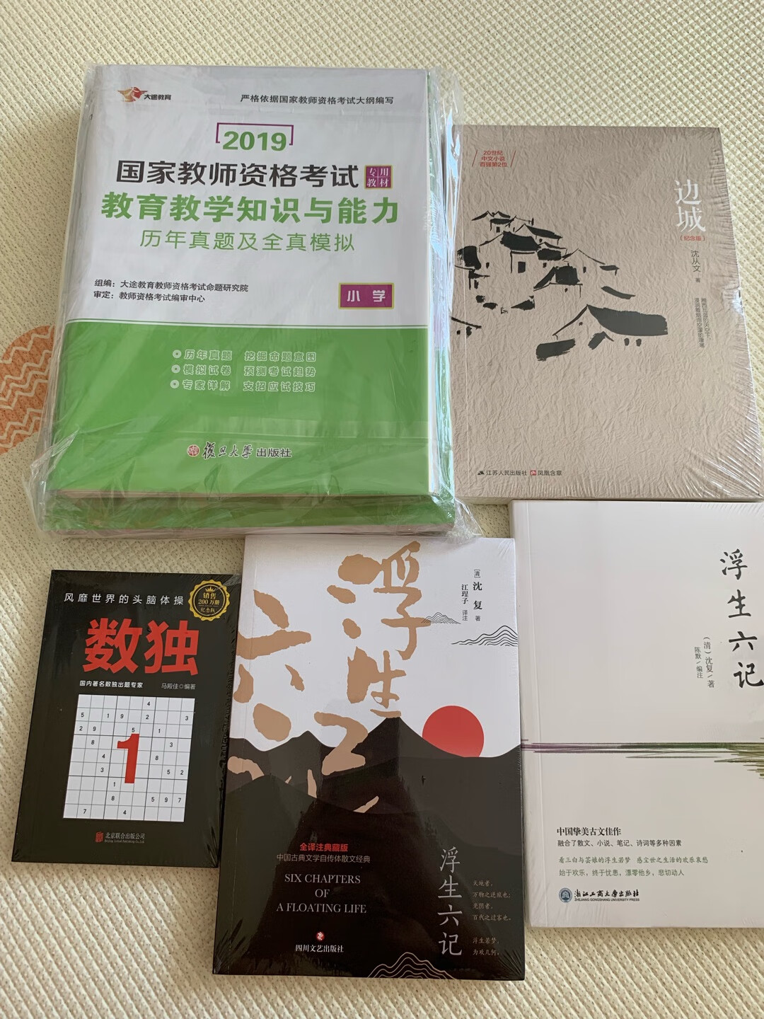 书的质量很好，印刷和内容都很好，细节处理的也好，小宝宝自己翻不用担心会划伤皮肤，希望宝宝会爱上读书！