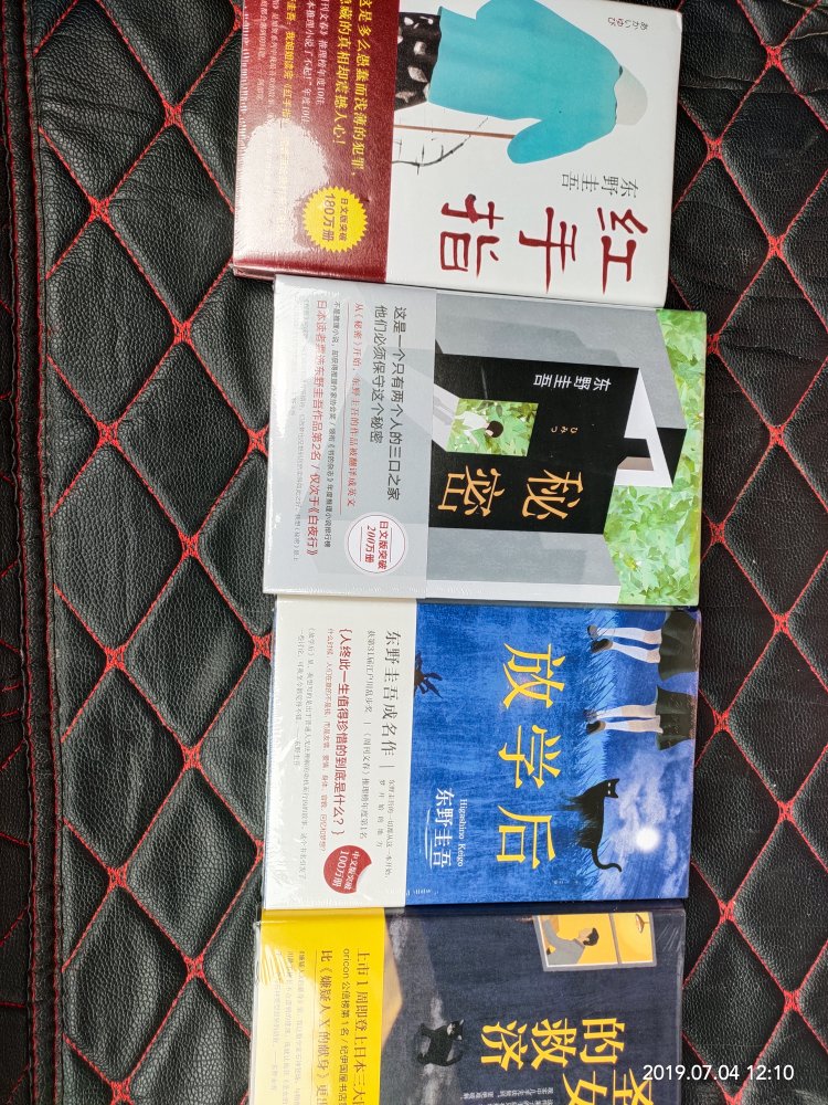 看了几部电影之后才想看书的，被里面的情节所吸引，太精彩了吧。