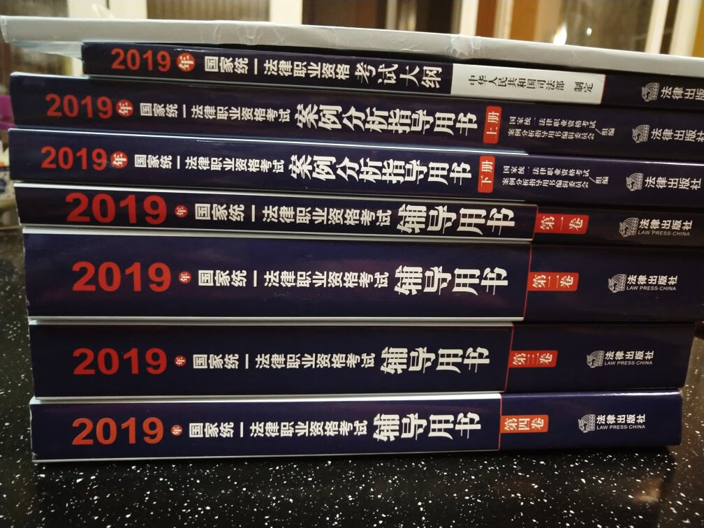 为了等其中一套书，整整等了20天，很贴心的分单邮寄，终于到货了，好大一箱书，印刷质量很好，是正品图书，内容实用性强。好评！