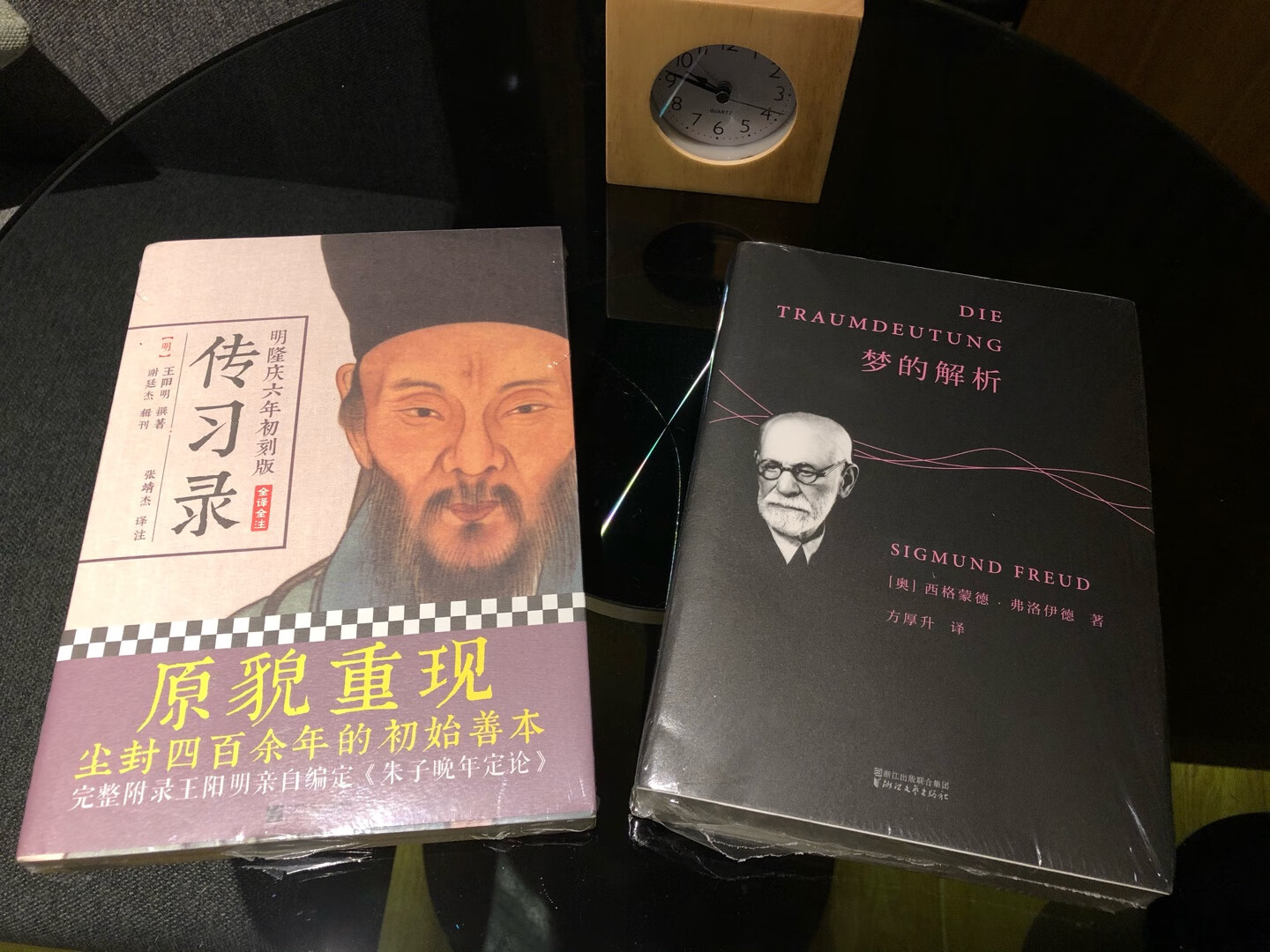 满100减50真的便宜，之前在1200 book shop看到这本没舍得买，后来在知乎上看到有学者比较不同译本，这版德文直译的信息损失量少，转换成汉语也更顺畅易读，有兴趣的可以去看看原答案。轻质纸印刷，厚厚的一本也不重。