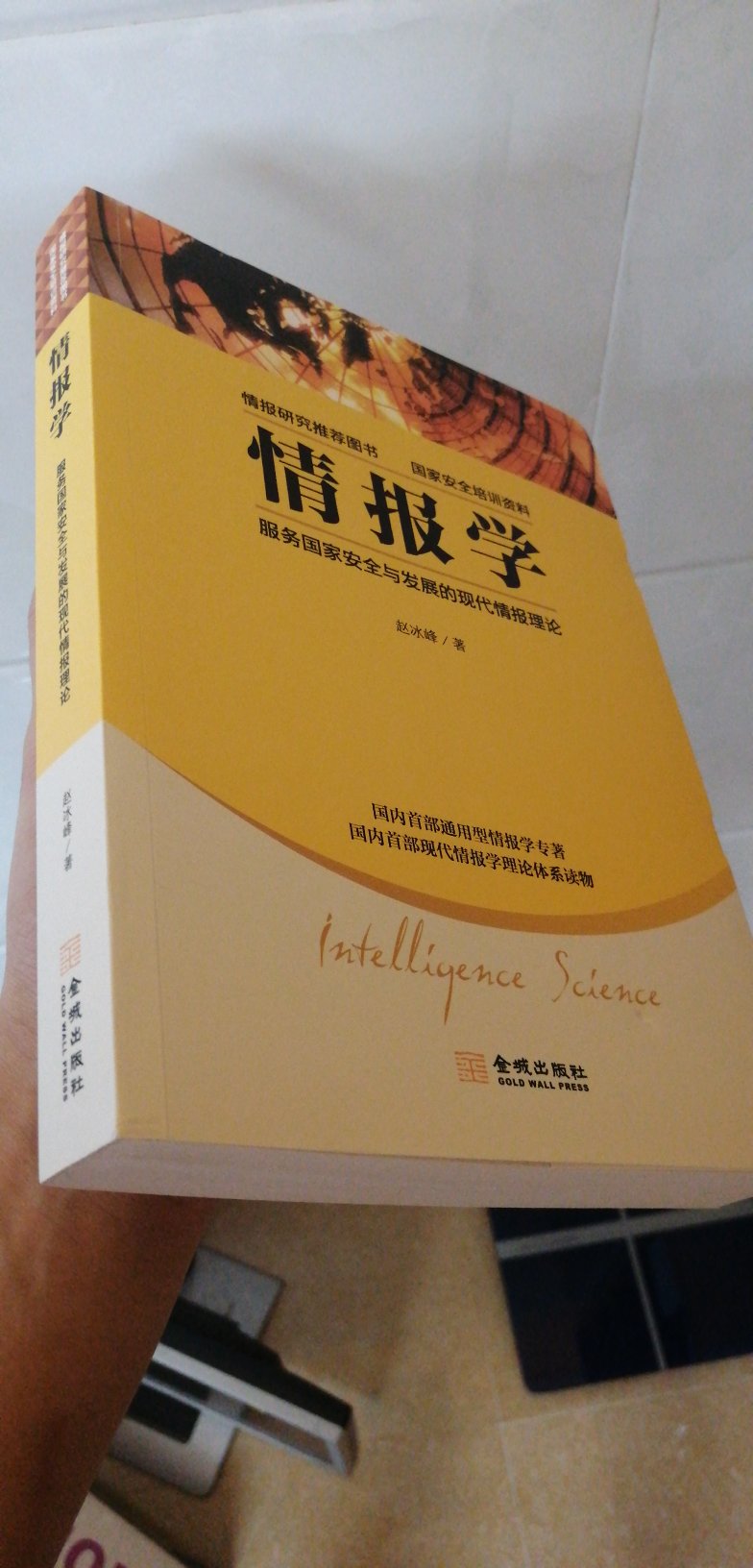 内容一般，看上去还算不错吧，首先包装的话是完好的，拆开之后看着也比较新，虽然有一块小小的脏块也不是很大，感觉也就还行吧，就给个好评咯，之后就不知道了。