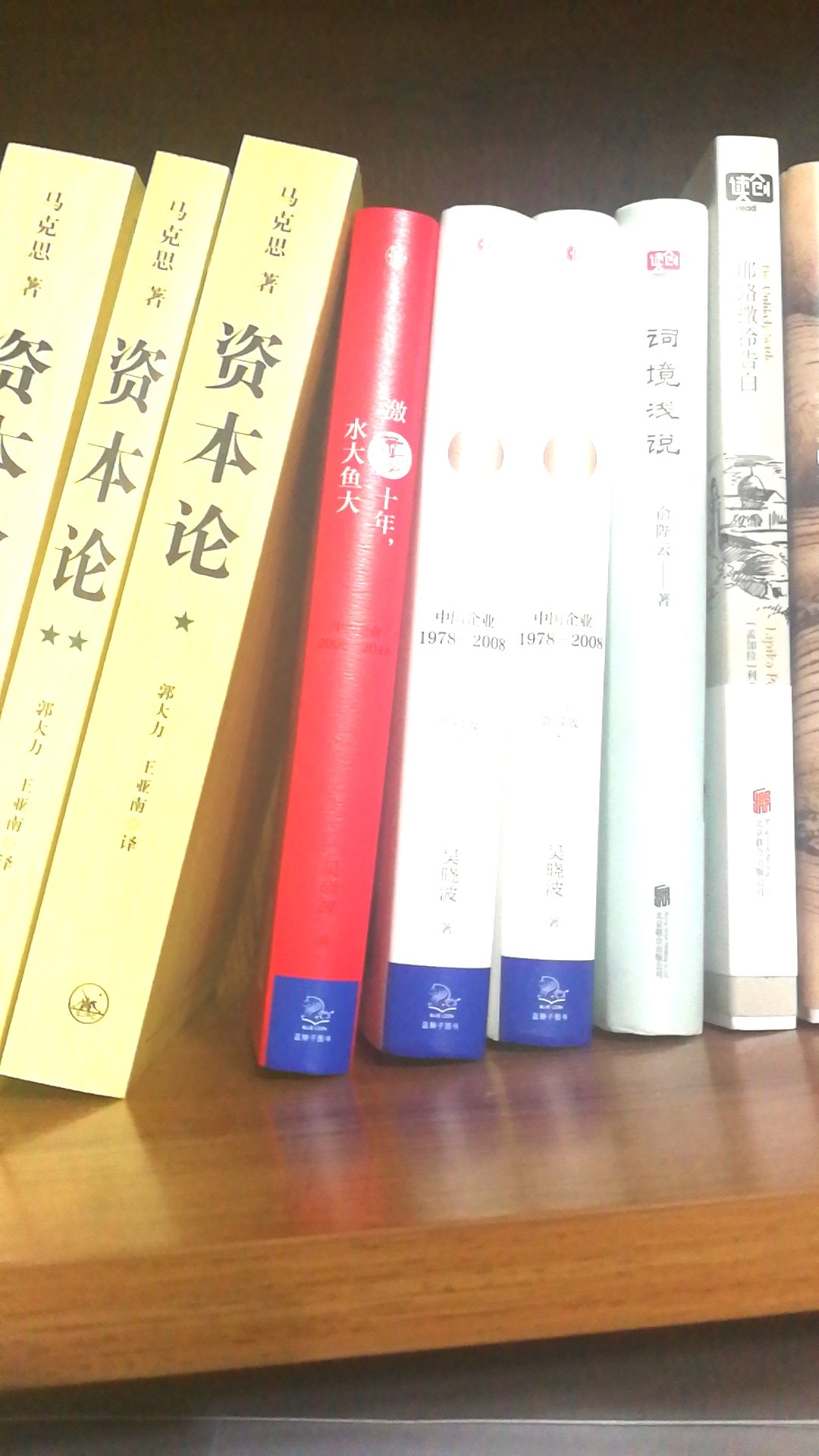 读了一篇关于吴晓波的文章，觉得不错，有性格的接地气，有独到简介，所以就买了，深入了解一下，书不错。
