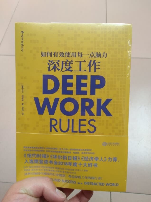 可谓是太幸运了我!刚要买就看到限时闪购活动，然后:以闪购价的不到35折买回来了，相当于平时折扣价的25折~这本书观望很久了!各种折扣下来是平时折扣价的35折不到买到的~忒划算了!箱装运输，包装完好，书籍无损，快递小哥特别好，6本厚书挺重的，帮我送上楼了，赞!