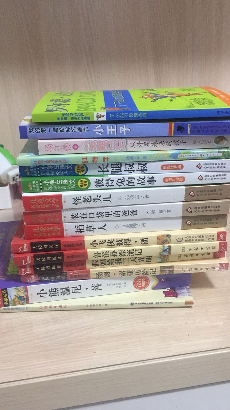 趁活动满200-100时候挑选了一部分? 小妞表示基本满意。这本书的评价不是特别好